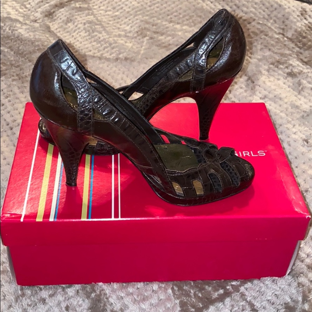 BCBGirls Pollie peep toe pump